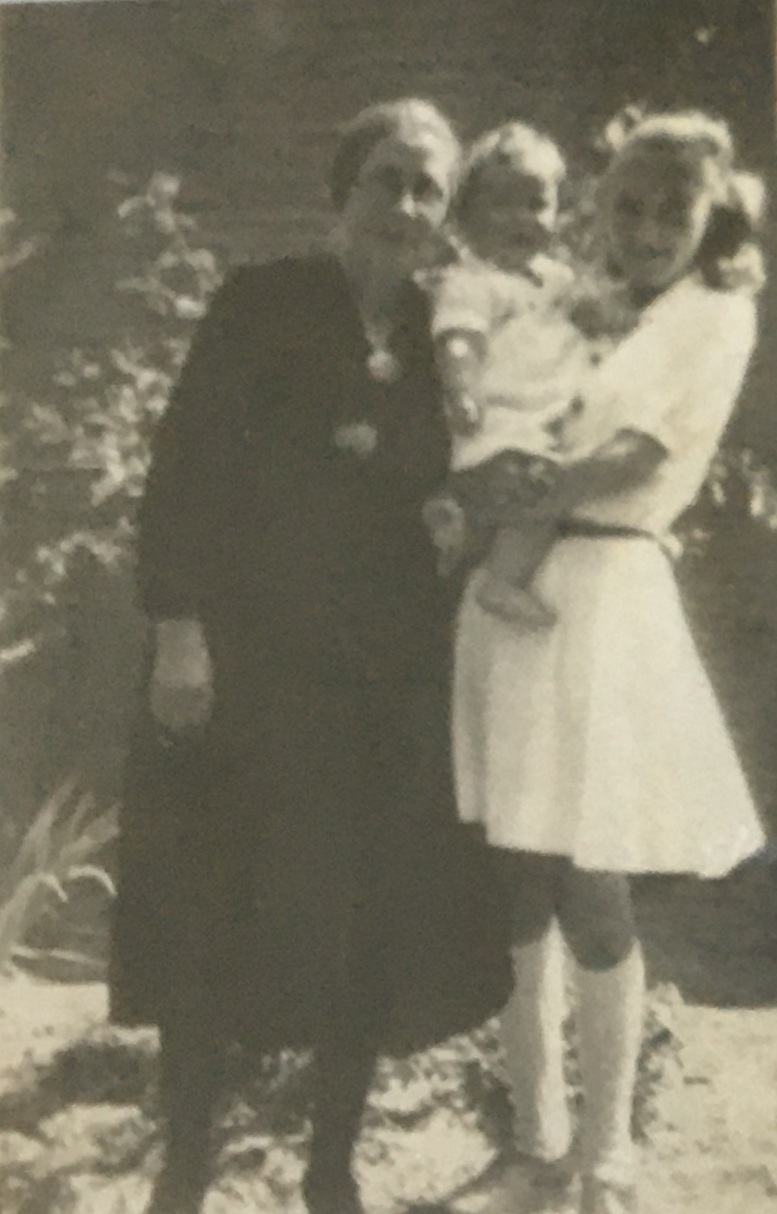 1947 Fransina en dochter Jannie met Netty